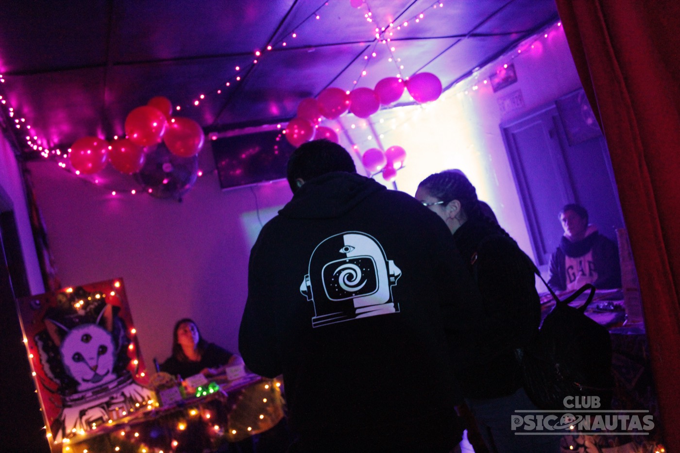 Producción Club Psiconautas con iluminación y ambientación